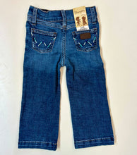Load image into Gallery viewer, Kyle Darkwash Wrangler Jeans