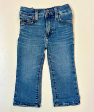 Load image into Gallery viewer, Shay Darkwash Wrangler Jeans