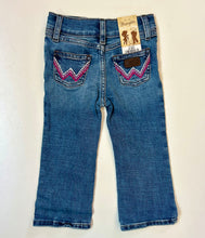 Load image into Gallery viewer, Shay Darkwash Wrangler Jeans