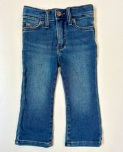Load image into Gallery viewer, Carson Lightwash Wrangler Jeans