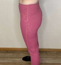 Load image into Gallery viewer, Lilly Mauve Leopard Print Leggings - Rusty Soul