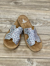 Load image into Gallery viewer, Tessa Shimmer Leopard Flat Sandal