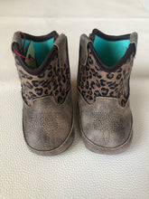 Load image into Gallery viewer, Della Cheetah Baby Boots